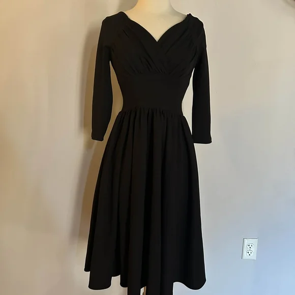 Vixen Micheline Pitt Black Long Sleeve Dress with Belt - Picture 8 of 9